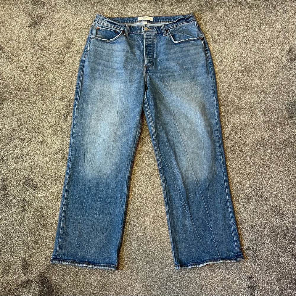 Abercrombie & Fitch Women’s Medium Blue Straight-Leg Jeans